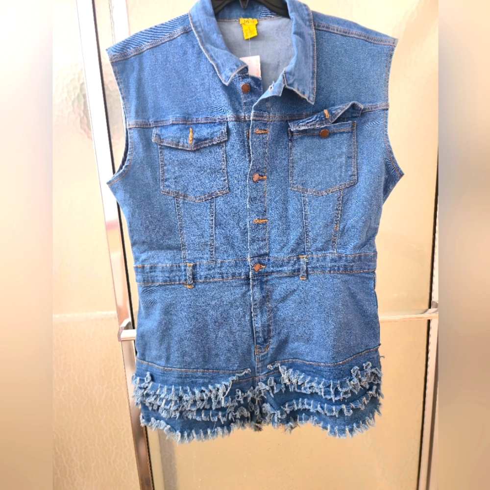 NWT Beautiful Denim Sleeveless Romper with Fringe Hem by Daisy. Szs 2X & 3X.$60